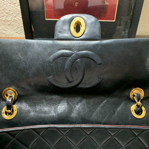 Chanel Classic Maxi Flap Quilted Lambskin Shoulder Bag - Picture 4 of 6